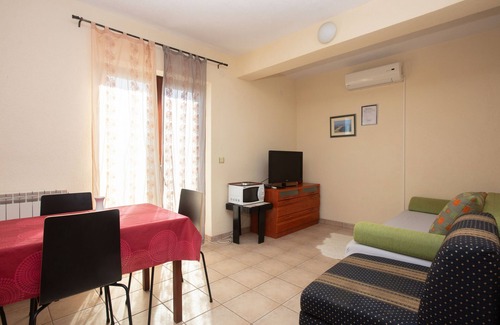 Pirovac Apartment | One bedroom apartment with balcony Pirovac, Šibenik (A-22567-a)