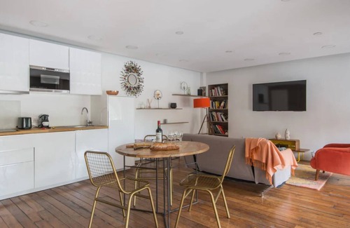 Saint-Germain-l'Auxerrois House | One bedroom apartment in front of Louvre