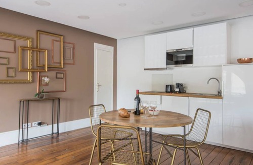 Saint-Germain-l'Auxerrois House | One bedroom apartment in front of Louvre