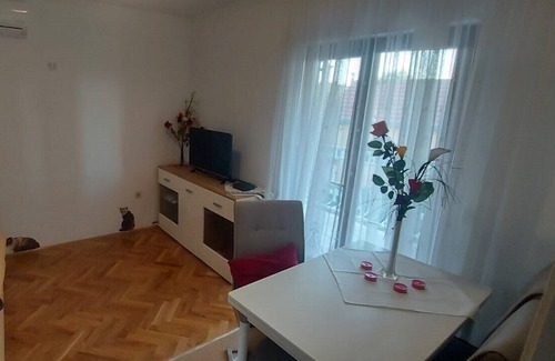 Primosten Apartment | One-bedroom apartment in the countryside
