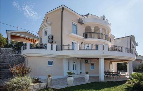 Komarna Apartment | One-Bedroom Apartment In Komarna