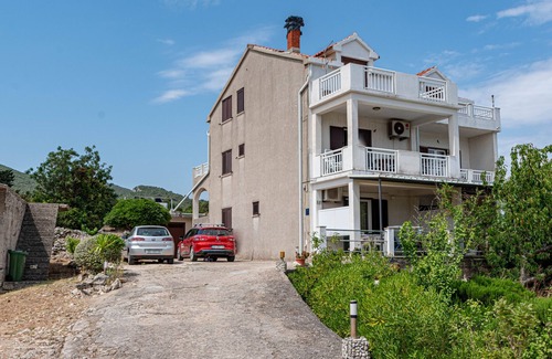 Kneza Apartment | One bedroom apartment near beach Kneža, Korčula (A-10168-a)