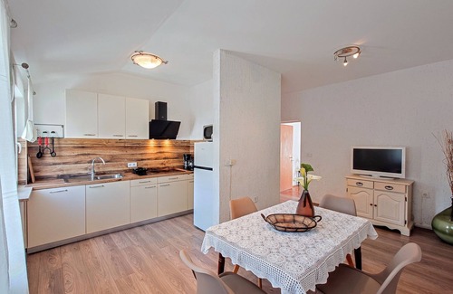 Kampor Apartment | One bedroom apartment near beach Kampor, Rab (A-15310-c)