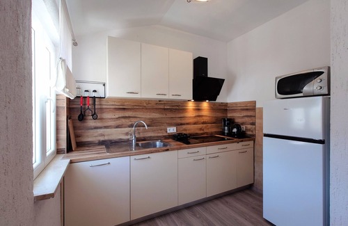 Kampor Apartment | One bedroom apartment near beach Kampor, Rab (A-15310-c)