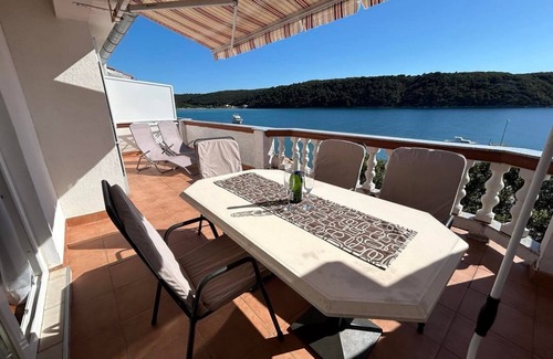 Kampor Apartment | One bedroom apartment near beach Kampor, Rab (A-15310-c)
