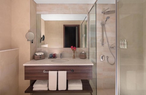 Dubai Media City Apartment | One Bedroom Apartment Near The Media Lounge Palm By Luxury Bookings