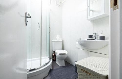Brent Cross Apartment | One Bedroom Apartment opposite Brent Cross station