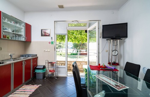 Zuljana Apartment | One bedroom apartment with terrace and sea view Žuljana, Pelješac (A-10233-c)