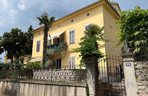 Volosko Apartment | One bedroom apartment with balcony and sea view Opatija - Volosko, Opatija (A-7846-a)