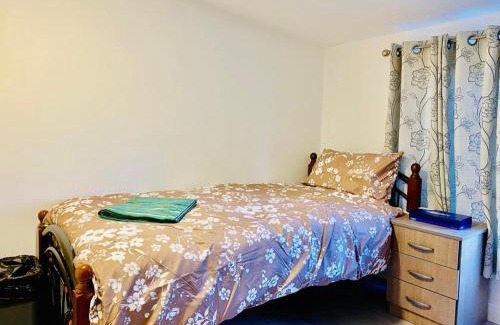 Dudden Hill Apartment | One Bedroom Apartment Wembley Stadium in London