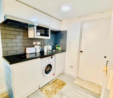 Dudden Hill Apartment | One Bedroom Apartment Wembley Stadium in London