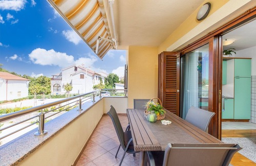 Punat Apartment | One bedroom apartment with balcony and sea view Punat, Krk (A-19318-a)