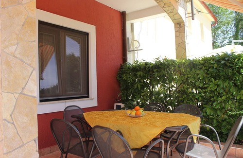 Krsan Apartment | One bedroom apartment with terrace Čepić, Central Istria - Središnja Istra (A-15878-a)