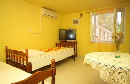 Verunic Apartment | One bedroom apartment with terrace Verunić, Dugi otok (A-8104-b)