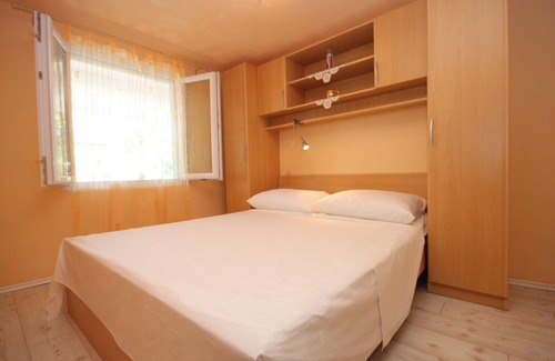 Verunic Apartment | One bedroom apartment with terrace Verunić, Dugi otok (A-8104-b)