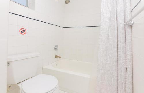Edgewater Apartment | One Bedroom Apartment - with Parking & Balcony - Heart of Wynwood