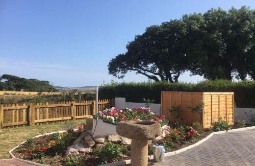 Kingsbridge House | One bedroom bungalow with private garden at Parkland, near Kingsbridge