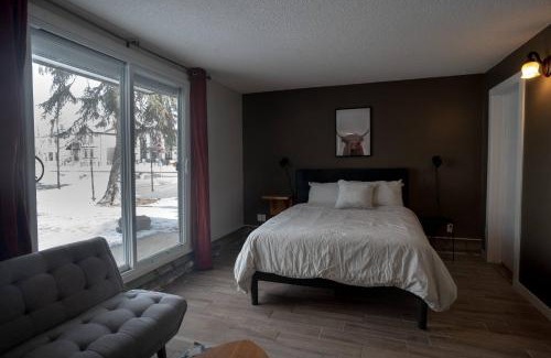 Southwest Edmonton Apartment | One Bedroom Condo Near Whyte Ave