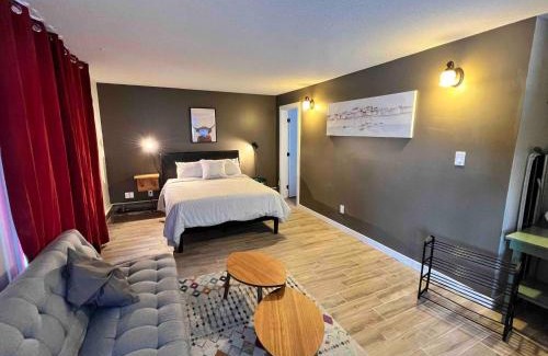 Southwest Edmonton Apartment | One Bedroom Condo Near Whyte Ave