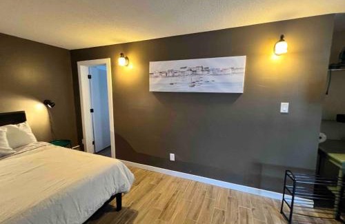Southwest Edmonton Apartment | One Bedroom Condo Near Whyte Ave