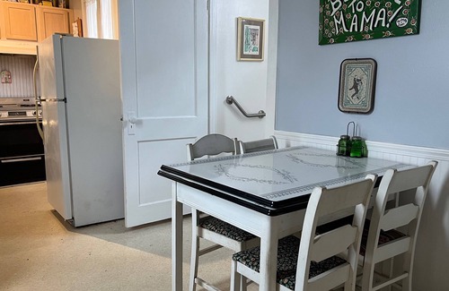 Esplanade Ridge Cottage | One bedroom cottage in a fantastic New Orleans neighborhood!