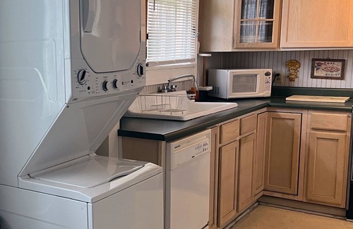 Esplanade Ridge Cottage | One bedroom cottage in a fantastic New Orleans neighborhood!