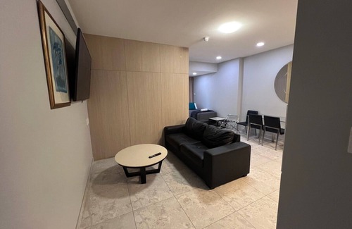 Hamilton Apartment | One Bedroom Deluxe Spa Apartment