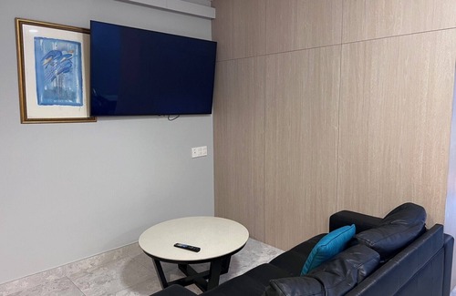 Hamilton Apartment | One Bedroom Deluxe Spa Apartment