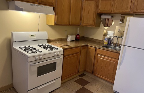 Auburn Apartment | One Bedroom Flat in Historic Neighborhood