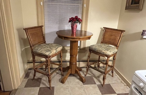 Auburn Apartment | One Bedroom Flat in Historic Neighborhood