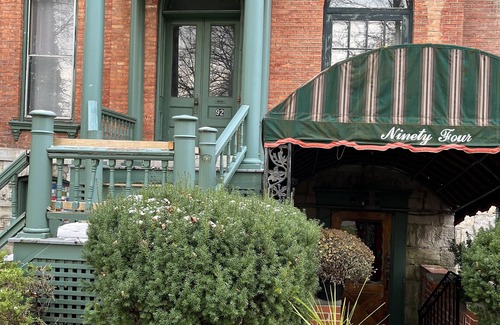 Auburn Apartment | One Bedroom Flat in Historic Neighborhood