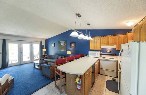 Grand Rivers Condo | One Bedroom Harbor View Condo