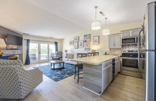Grand Rivers Condo | One Bedroom Harbor View Condo
