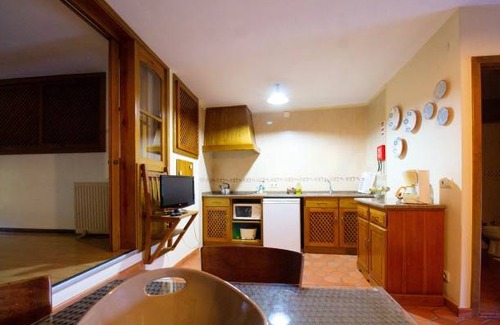 Sao Joao Batista House | One bedroom house with lake view, shared pool and furnished garden at Porto de Mós