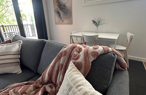 Mittagong Apartment | One-Bedroom Holiday Apartment - Oaklands 2 | Pet Friendly