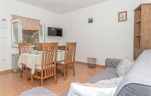Bilice House | One-Bedroom Holiday Home In Bilice