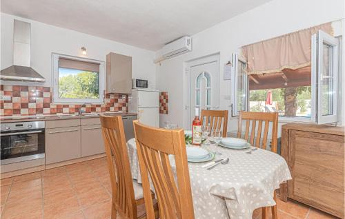 Bilice House | One-Bedroom Holiday Home In Bilice
