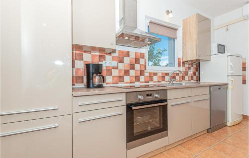 Bilice House | One-Bedroom Holiday Home In Bilice