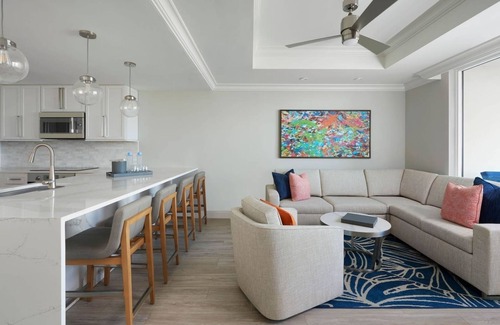Charlotte Harbor Hotel | One-Bedroom Near Fishermen’s Village – Harbor Views, Dining, and Coastal Paths