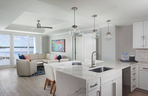 Charlotte Harbor Hotel | One-Bedroom Near Fishermen’s Village – Harbor Views, Dining, and Coastal Paths