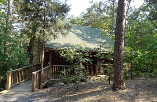Mount Ida Cottage | One bedroom, one bath log-sided cottage with private hot tub on Lake Ouachita. by RedAwning
