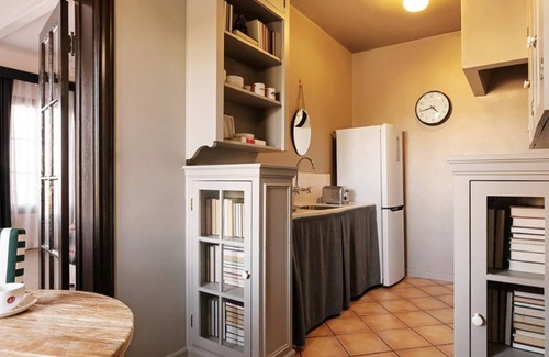 Wilshire Montana House | One Bedroom Residence at Palihouse Santa Monica, Full Kitchen!