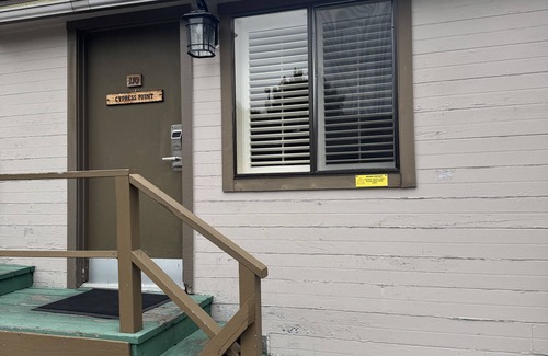 Northeast Carmel Cottage | One Bedroom Suite Cottage
