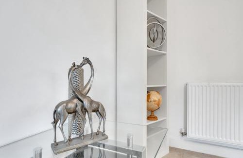 Rushey Green Apartment | One Bedroom Serviced Accommodation in London Catford close to Lewisham - Perfect for Long Stay, Business, Leisure and Relocations