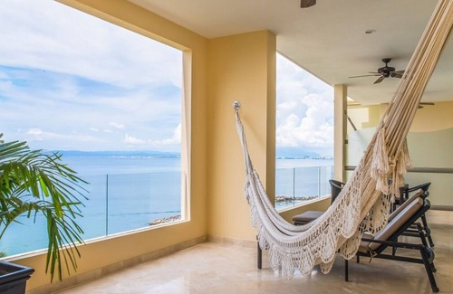 South Shore Hotel Area Apartment | One Bedroom Suite
