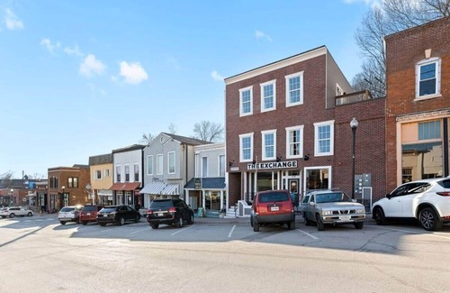 Parkville Apartment | One Bedroom Suite on Main Street Coffee+Shops