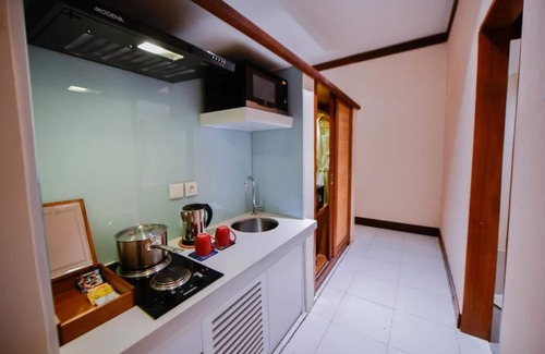 Petitenget Hotel | One bedroom suite with nice views