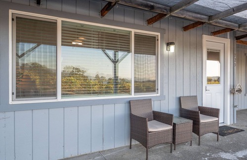 Healdsburg House | One Bedroom Townhouse with Vineyard Views!