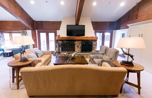 Deer Valley Apartment | One Bedroom Townhouse with Hot Tub apartment hotel