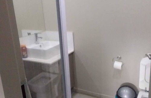 Greater Johannesburg Metropolitan Area Apartment | One Bedroom Unit In Central Rosebank